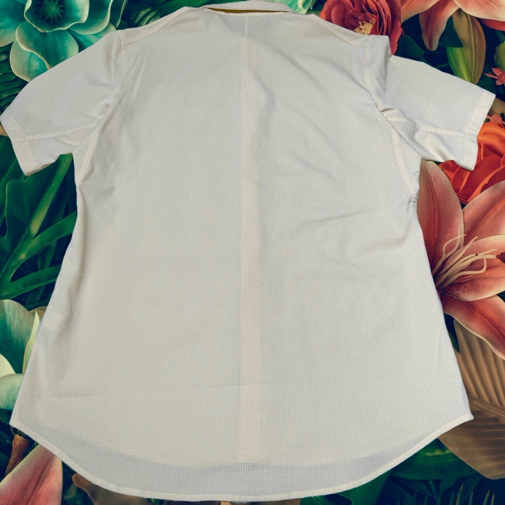 Lululemon - Airing Easy Short Sleeve Button Down - Small - Picture 2 of 5